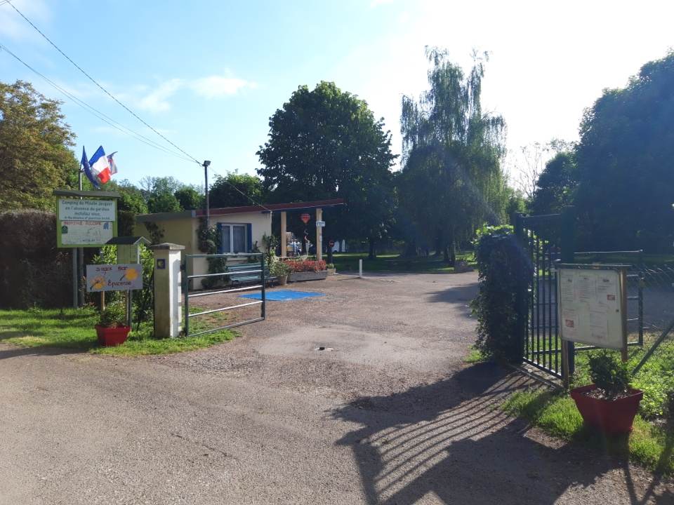 352830897_593315549449801_1412994130788481090_n Entrée Camping